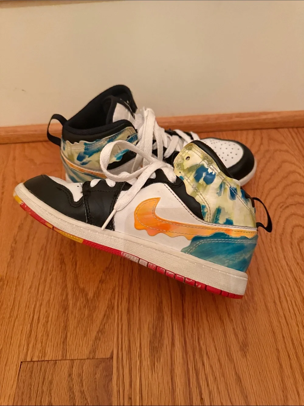 Rare Nike Air Jordan‎ 1 Mid SE ‘Drip’ Black/White/Orange (Size 2.5Y) –